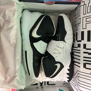 Nike Kyrie 6 TB Black and White Athletic Sneakers Men size 10